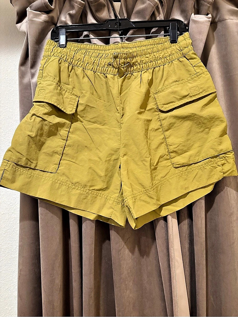 Old Navy Quick Dry High-Rise Cargo Shorts Yellow Size Medium